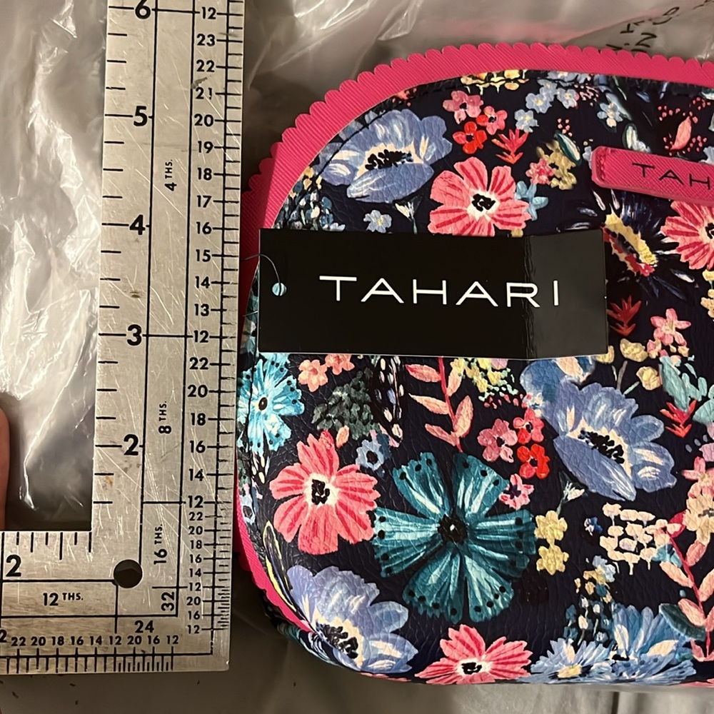 Tahari NEW lavendar dome case pinking bag with multicolor flowers - Picture 4 of 10